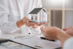 买新房和二手房贷款方式及注意事项，买新房和二手房的在贷款年限上有哪些区别?