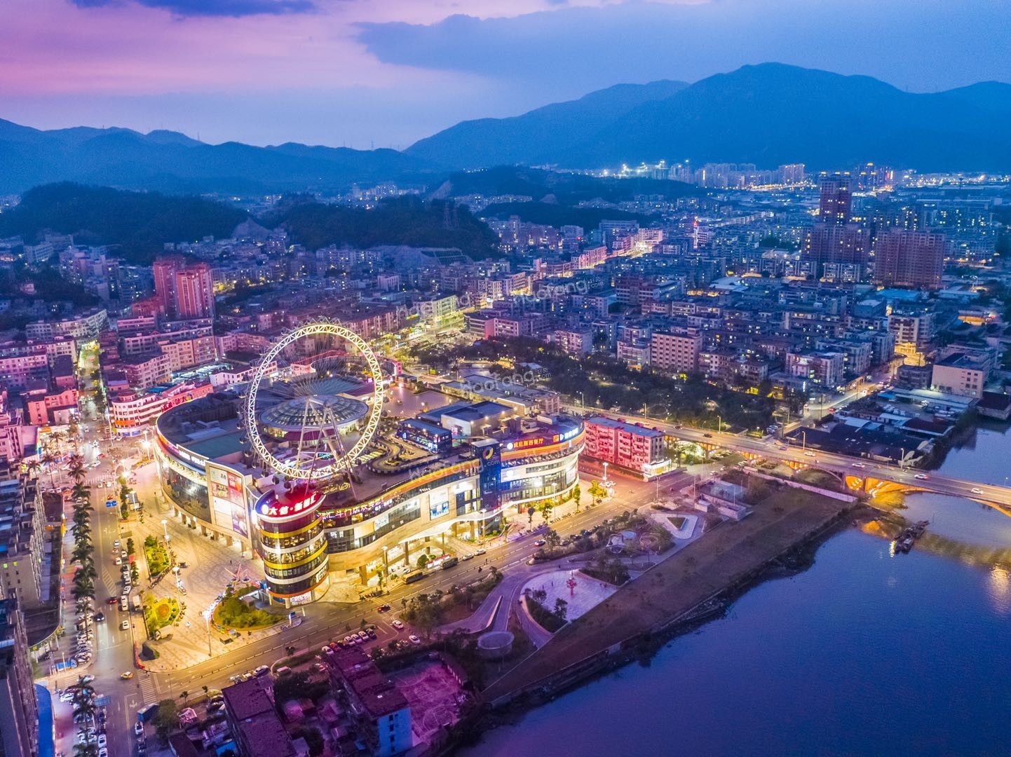 華發(fā)依山郡配套圖